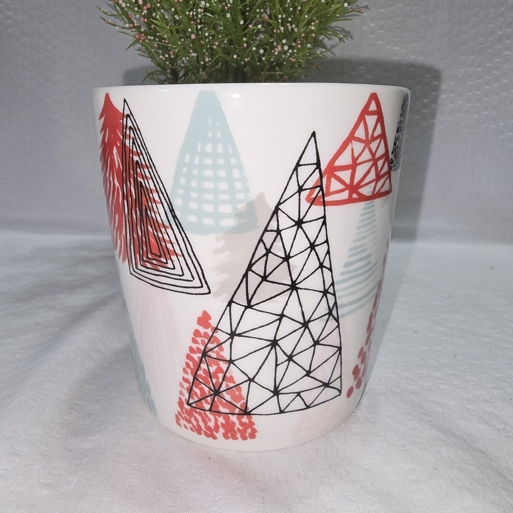 Starbucks Mug With Geometric Christmas Tree Design 18oz Holiday Collectable EUC